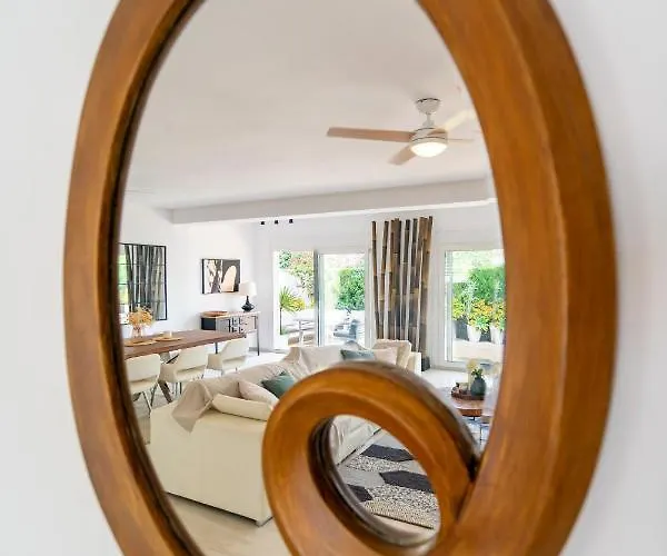Villa Emma By The Sea With Private Pool