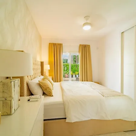 Villa Emma By The Sea With Private Pool