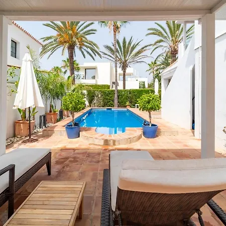 Вілла Emma By The Sea With Private Pool Марбелья