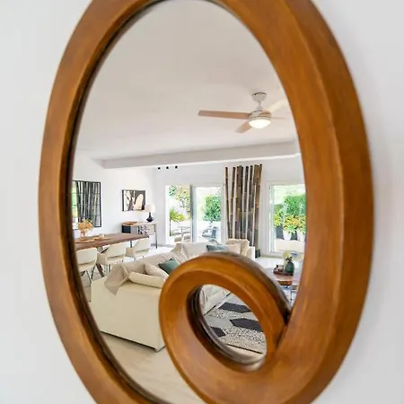 Вілла Emma By The Sea With Private Pool