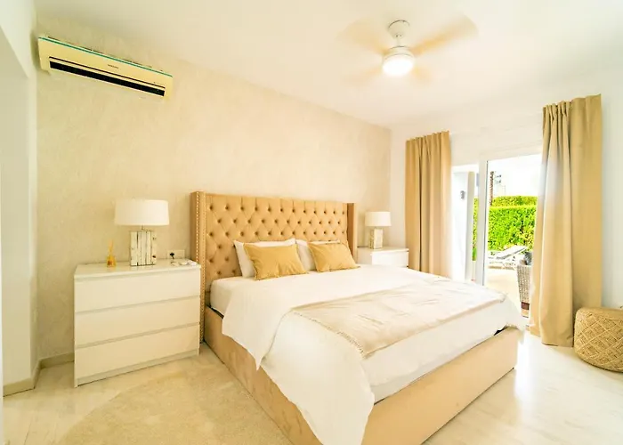 Emma By The Sea With Private Pool ماربيا